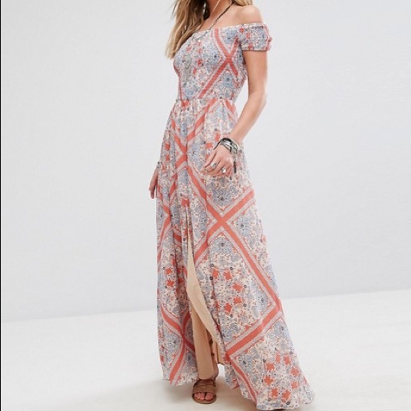 Tularosa Dresses & Skirts - Off the shoulder printed maxi dress